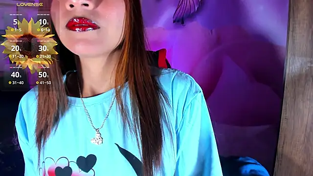 Snapshot of emili_clark chatting on 11/20/25, 04:12 emili clark online show from 11/20/25, 04:12