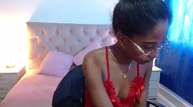 Snapshot of LITTLEDOLLHOT chatting on 02/04/25, 02:10 LITTLEDOLLHOT online show from 02/04/25, 02:10