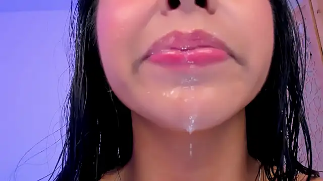 Snapshot of sophierooy22 chatting on 12/15/24, 08:15 sophierooy22 online show from 12/15/24, 08:15