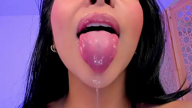 Snapshot of sophierooy22 chatting on 01/03/25, 01:16 sophierooy22 online show from 01/03/25, 01:16