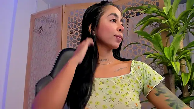 Snapshot of sophierooy22 chatting on 02/05/25, 12:49 sophierooy22 online show from 02/05/25, 12:49