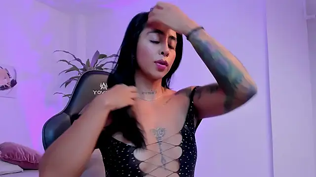 Snapshot of sophierooy22 chatting on 02/17/25, 08:58 sophierooy22 online show from 02/17/25, 08:58