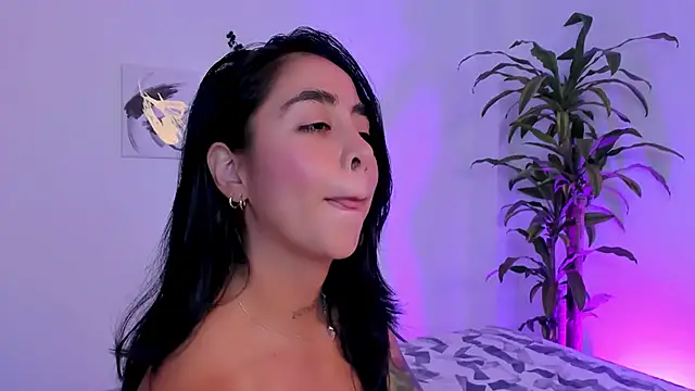 Snapshot of sophierooy22 chatting on 03/11/25, 07:58 sophierooy22 online show from 03/11/25, 07:58