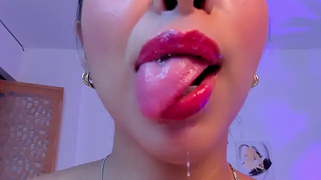 Snapshot of sophierooy22 chatting on 03/14/25, 10:50 sophierooy22 online show from 03/14/25, 10:50