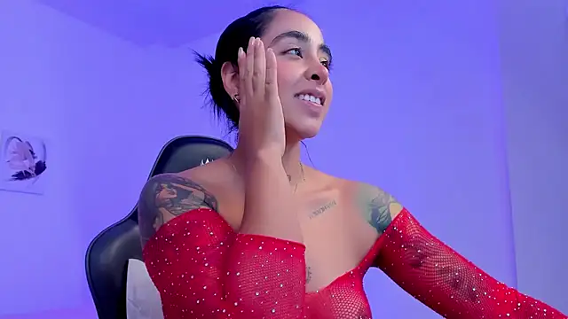 Snapshot of sophierooy22 chatting on 09/18/25, 09:28 sophierooy22 online show from 09/18/25, 09:28