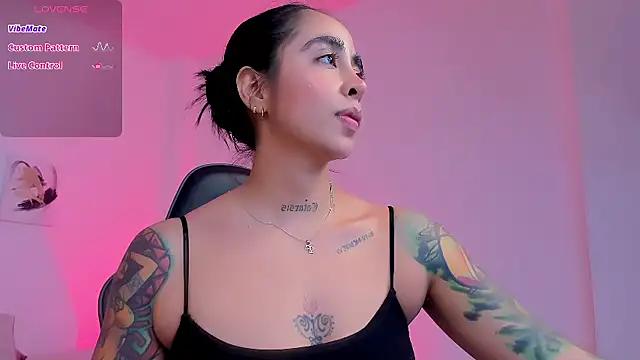 Snapshot of sophierooy22 chatting on 09/25/25, 12:36 sophierooy22 online show from 09/25/25, 12:36