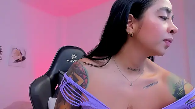 Snapshot of sophierooy22 chatting on 09/26/25, 12:53 sophierooy22 online show from 09/26/25, 12:53