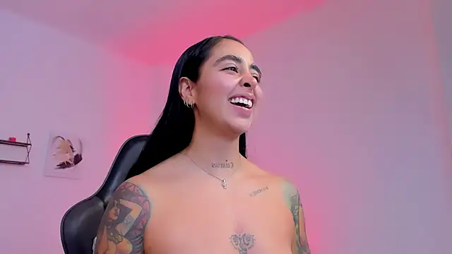 Snapshot of sophierooy22 chatting on 09/30/25, 07:41 sophierooy22 online show from 09/30/25, 07:41