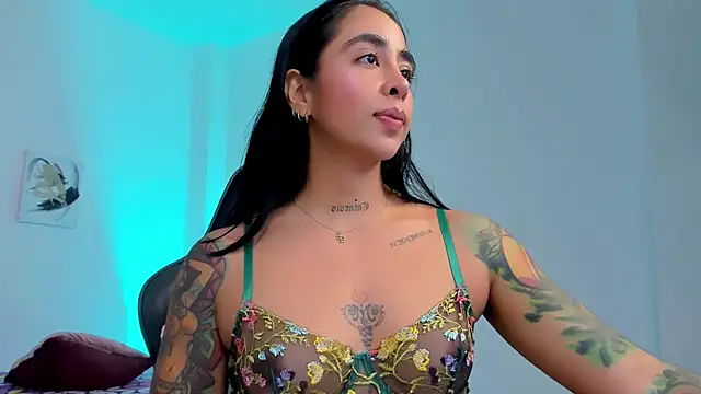 Snapshot of sophierooy22 chatting on 10/06/25, 12:30 sophierooy22 online show from 10/06/25, 12:30