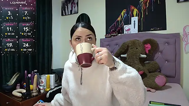 Emmie Hot online show from 11/12/25, 12:16