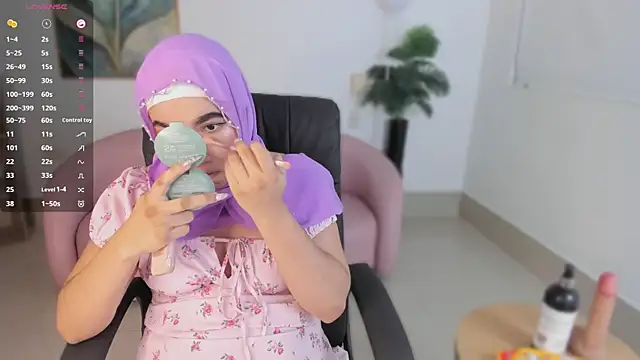 Snapshot of Ayha_khalaf chatting on 10/06/25, 01:03 Ayha khalaf online show from 10/06/25, 01:03