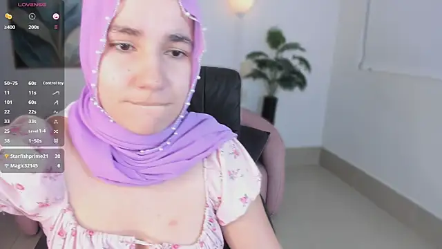 Snapshot of Ayha_khalaf chatting on 10/10/25, 01:15 Ayha khalaf online show from 10/10/25, 01:15