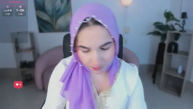 Snapshot of Ayha_khalaf chatting on 10/29/25, 01:19 Ayha khalaf online show from 10/29/25, 01:19