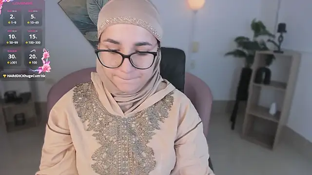 Snapshot of Ayha_khalaf chatting on 10/30/25, 01:18 Ayha khalaf online show from 10/30/25, 01:18