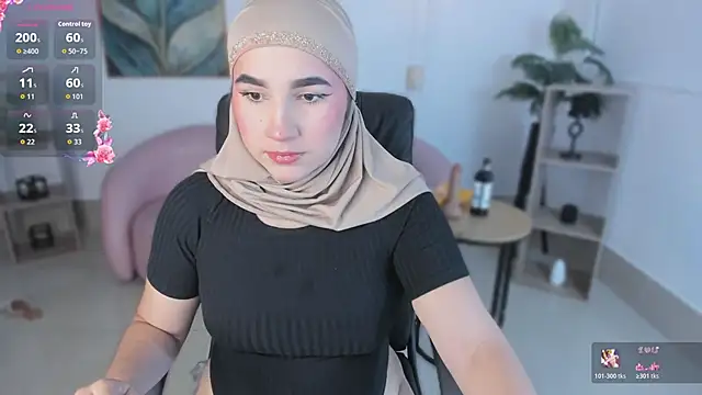 Snapshot of Ayha_khalaf chatting on 11/18/25, 01:33 Ayha khalaf online show from 11/18/25, 01:33