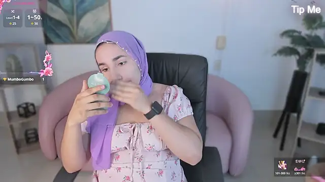 Snapshot of Ayha_khalaf chatting on 11/19/25, 01:05 Ayha khalaf online show from 11/19/25, 01:05