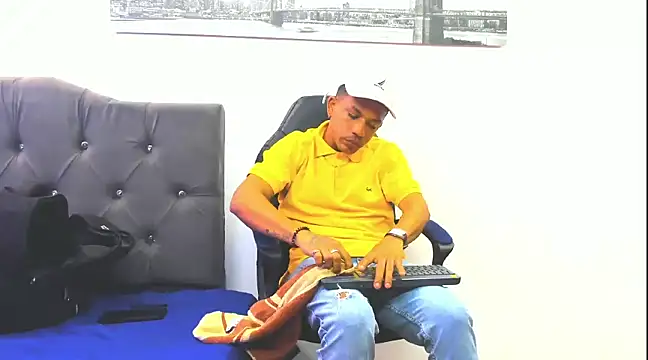 Snapshot of carlos_alber12 chatting on 03/15/25, 06:21 carlos alber12 online show from 03/15/25, 06:21