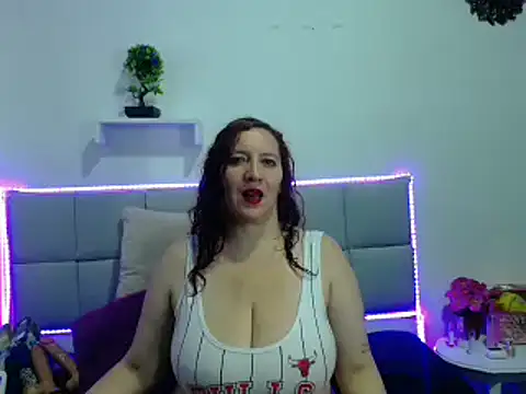 Madisson Housse online show from 03/08/25, 04:45