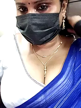 Queenflowerr online show from 01/29/25, 08:51