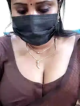 Queenflowerr online show from 02/11/25, 11:54