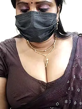 Queenflowerr online show from 02/15/25, 10:42