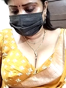 Queenflowerr online show from 03/11/25, 04:18