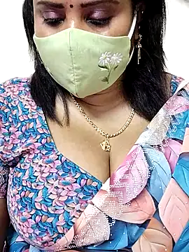 Queenflowerr online show from 10/27/25, 07:23