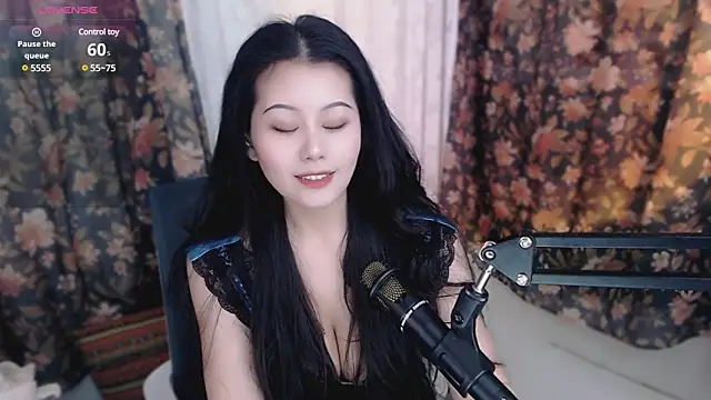 Snapshot of cat-lady-6688 chatting on 02/22/25, 02:39 cat-lady-6688 online show from 02/22/25, 02:39