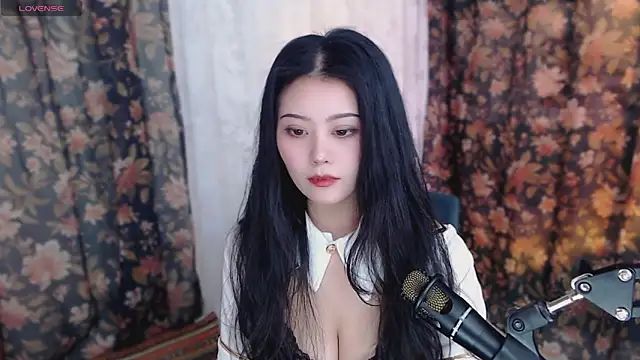Snapshot of cat-lady-6688 chatting on 02/27/25, 10:26 cat-lady-6688 online show from 02/27/25, 10:26