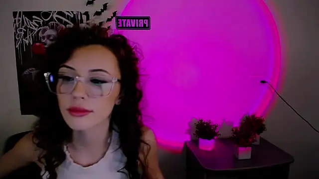Snapshot of Nikonara_Love chatting on 03/01/25, 03:38 Nikonara Love online show from 03/01/25, 03:38