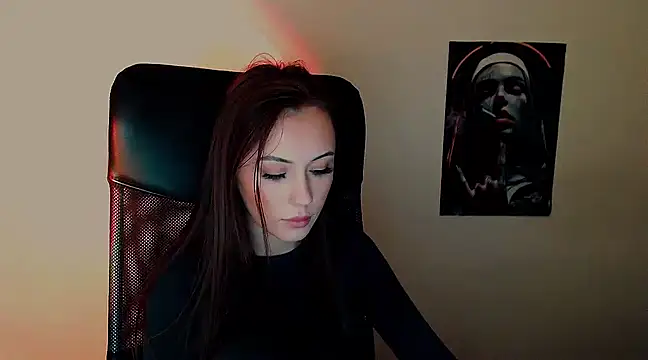 Snapshot of Nikonara_Love chatting on 03/06/25, 05:22 Nikonara Love online show from 03/06/25, 05:22