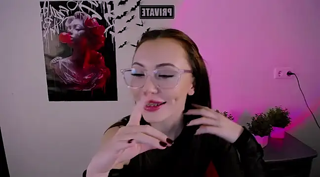 Snapshot of Nikonara_Love chatting on 03/08/25, 03:02 Nikonara Love online show from 03/08/25, 03:02