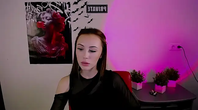 Snapshot of Nikonara_Love chatting on 03/08/25, 06:05 Nikonara Love online show from 03/08/25, 06:05