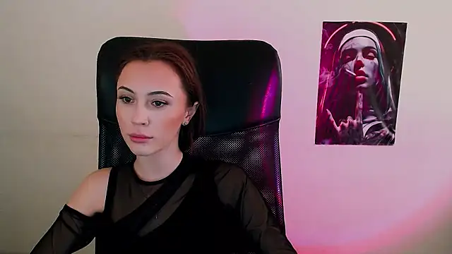 Snapshot of Nikonara_Love chatting on 03/18/25, 12:25 Nikonara Love online show from 03/18/25, 12:25