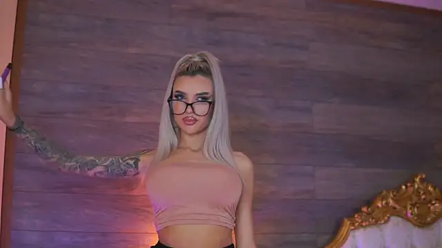 Snapshot of Juicy_Jessye chatting on 10/18/25, 08:20 Juicy Jessye online show from 10/18/25, 08:20