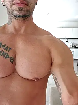 Snapshot of badbrown chatting on 10/05/25, 12:36 badbrown online show from 10/05/25, 12:36