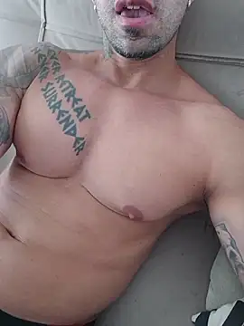 Snapshot of badbrown chatting on 10/27/25, 11:03 badbrown online show from 10/27/25, 11:03