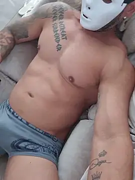 Snapshot of badbrown chatting on 11/10/25, 10:47 badbrown online show from 11/10/25, 10:47