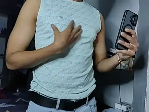 Snapshot of fit_boyxx chatting on 11/06/25, 08:10 fit boyxx online show from 11/06/25, 08:10