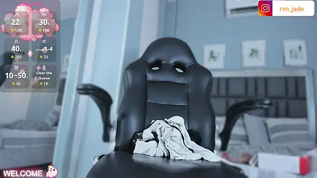 Raven jade  online show from 10/27/25, 07:18