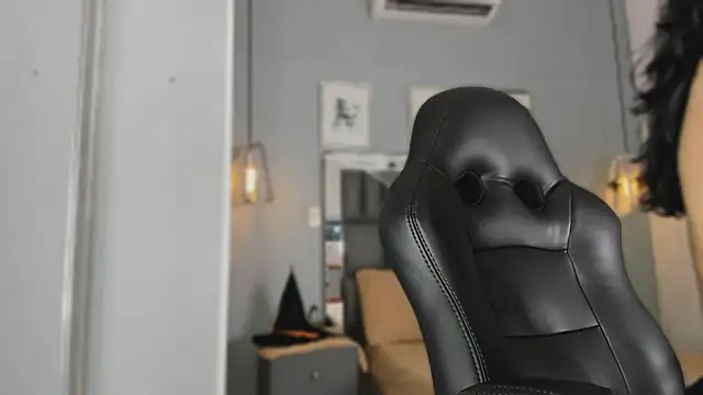 Raven jade  online show from 11/01/25, 07:16