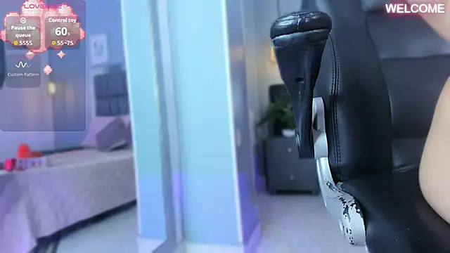 Raven jade  online show from 11/11/25, 07:25