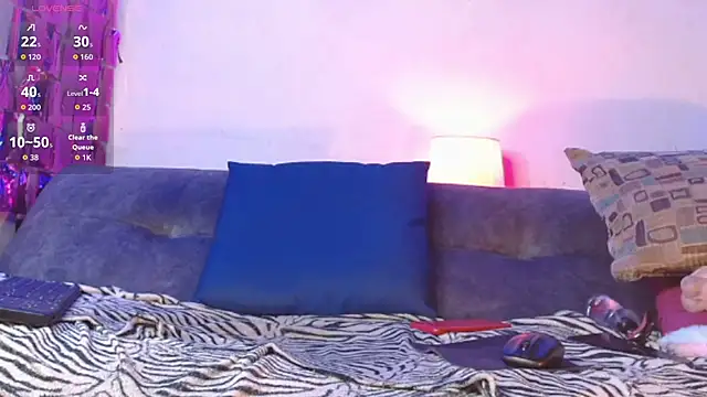 Snapshot of izan_20 chatting on 11/18/25, 09:25 izan 20 online show from 11/18/25, 09:25