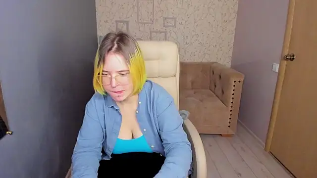 Snapshot of Manic_pixie_ chatting on 01/25/25, 01:30 Manic pixie online show from 01/25/25, 01:30