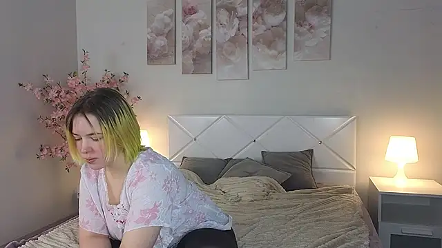 Snapshot of Manic_pixie_ chatting on 02/05/25, 11:02 Manic pixie online show from 02/05/25, 11:02