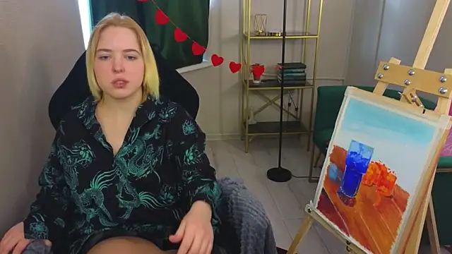 Snapshot of Manic_pixie_ chatting on 02/16/25, 11:05 Manic pixie online show from 02/16/25, 11:05