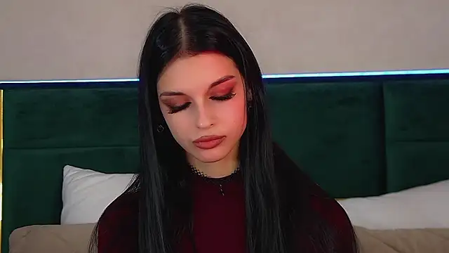 Snapshot of BeverlyMost chatting on 11/07/25, 07:30 BeverlyMost online show from 11/07/25, 07:30