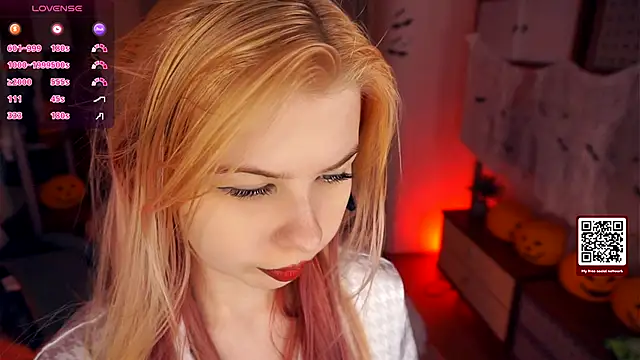 LynetHakes online show from 10/24/25, 04:20