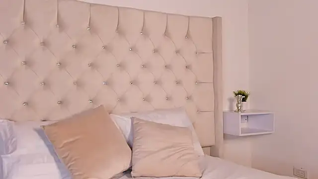 Snapshot of bella_bloomg chatting on 01/27/25, 07:24 bella bloomg online show from 01/27/25, 07:24