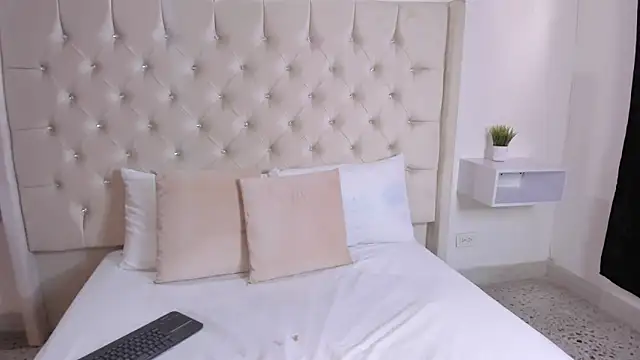 Snapshot of bella_bloomg chatting on 03/18/25, 07:31 bella bloomg online show from 03/18/25, 07:31